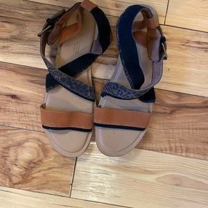 Tom’s women sandals